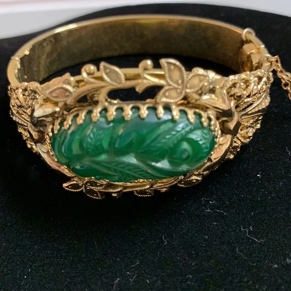 Whiting & Davis Vintage GoldTone Bracelet w/Green Gemstone with a Rose carved in - Picture 2 of 15